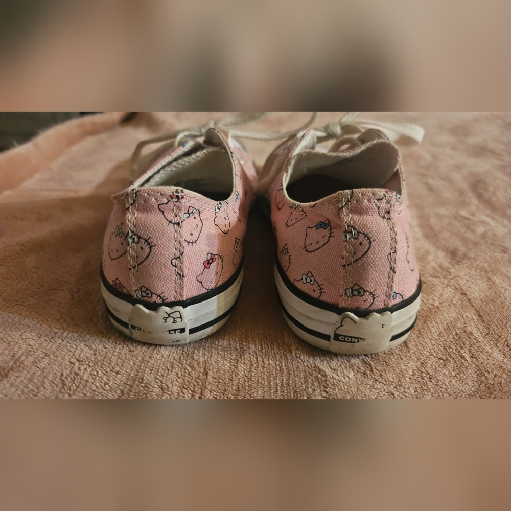 Hello Kitty Converse Size 4 - Picture 5 of 6